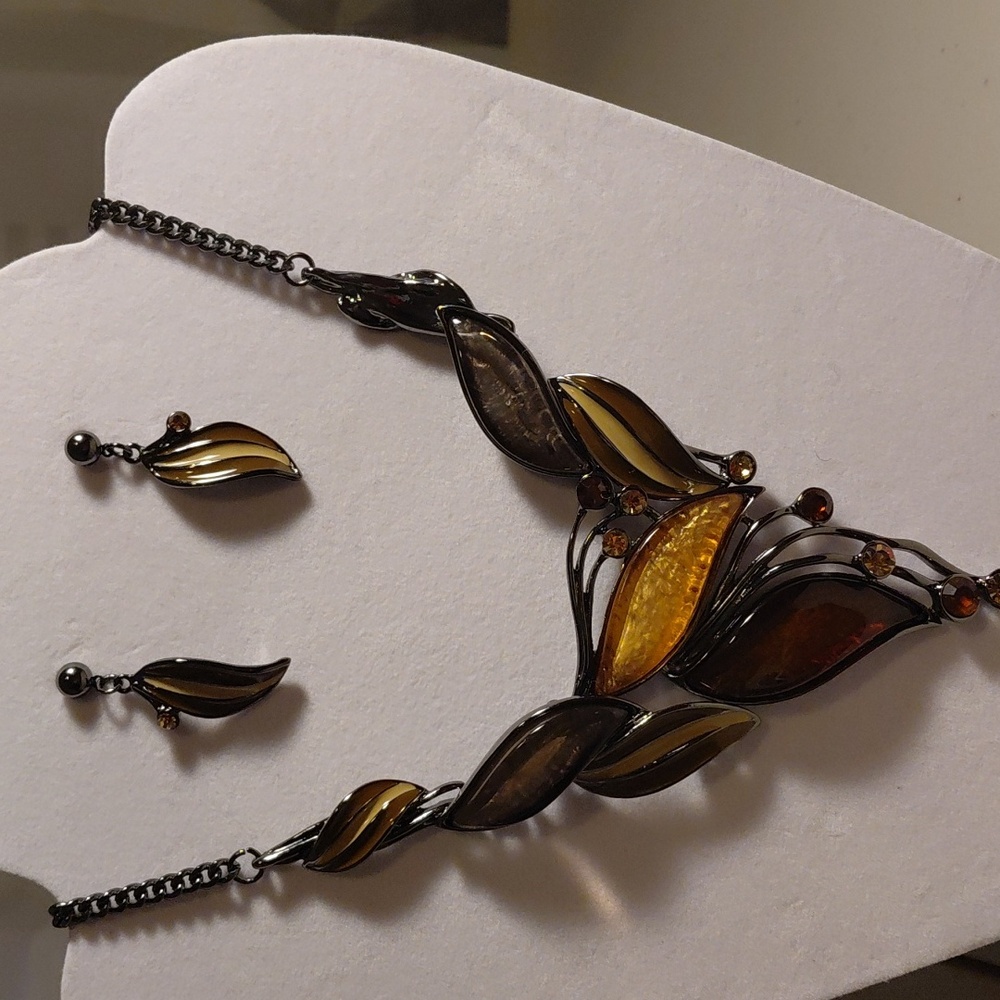 Elegant Blue Leaf Necklace and Earring Set